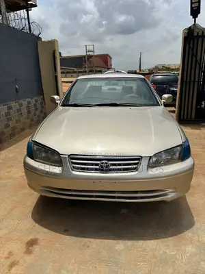 Toyota Camry LE 4dr Sedan (2.2L 4cyl 4A) 2001 Gold