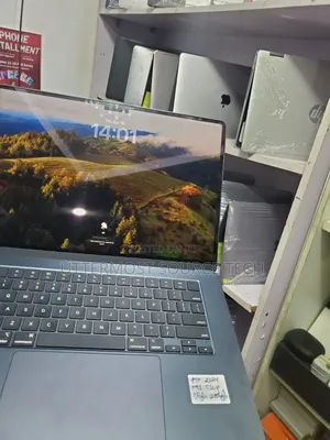 Laptop Apple MacBook Air 2024 M3 15-inch 16GB Apple M3 SSD 256GB