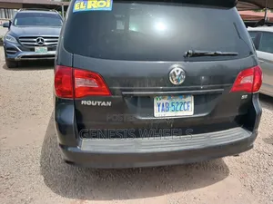 Volkswagen Routan 2014 Gray