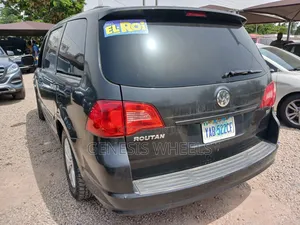 Volkswagen Routan 2014 Gray