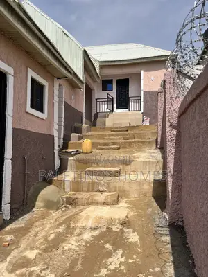5bdrm Apartment in City View, Dutse-Alhaji for sale