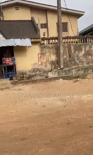 3bdrm Block of Flats in Secure Location, Shasha for sale
