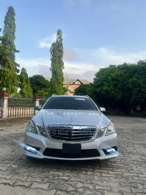 Mercedes-Benz E350 Base 4Matic Wagon AWD (3.5L 6cyl 7A) 2013 Gray
