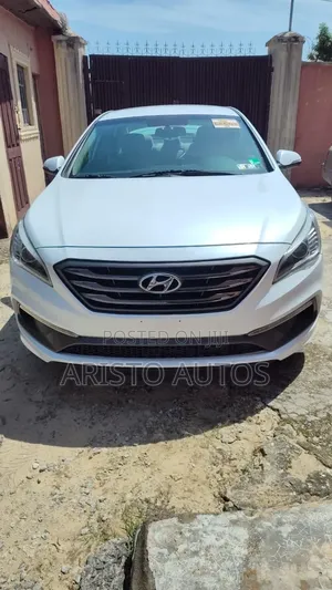 Hyundai Sonata SE 4dr Sedan (2.4L 4cyl 6A) 2015 White
