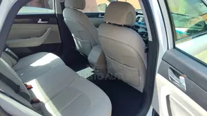 Hyundai Sonata SE 4dr Sedan (2.4L 4cyl 6A) 2015 White