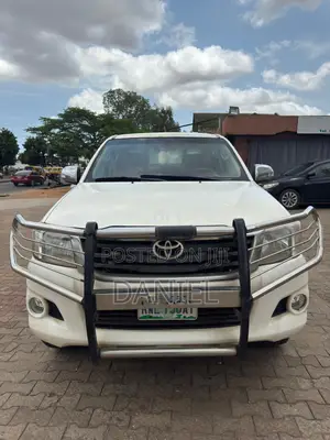 Toyota Hilux SR5 2015 White