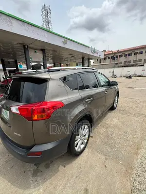 Toyota RAV4 Limited 4dr SUV AWD (2.5L 4cyl 6A) 2015 Gray