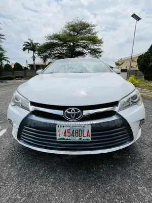 Toyota Camry XLE 4dr Sedan (2.5L 4cyl 6A) 2016 White