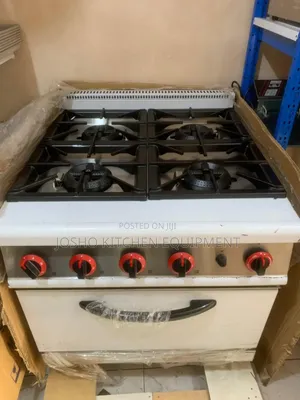 4 Burner Commercial Cooker With Oven.