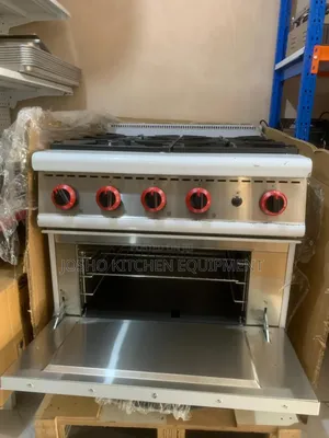 4 Burner Commercial Cooker With Oven.
