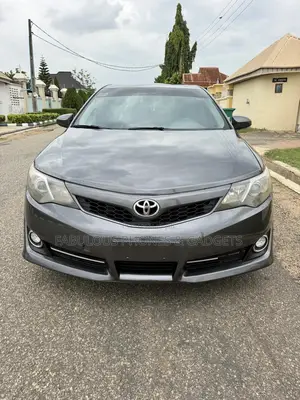 Toyota Camry SE 4dr Sedan (2.5L 4cyl 6A) 2013 Gray