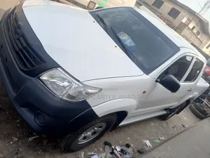 Toyota Hilux 2012 White