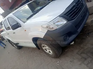 Toyota Hilux 2012 White