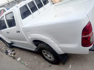 Toyota Hilux 2012 White