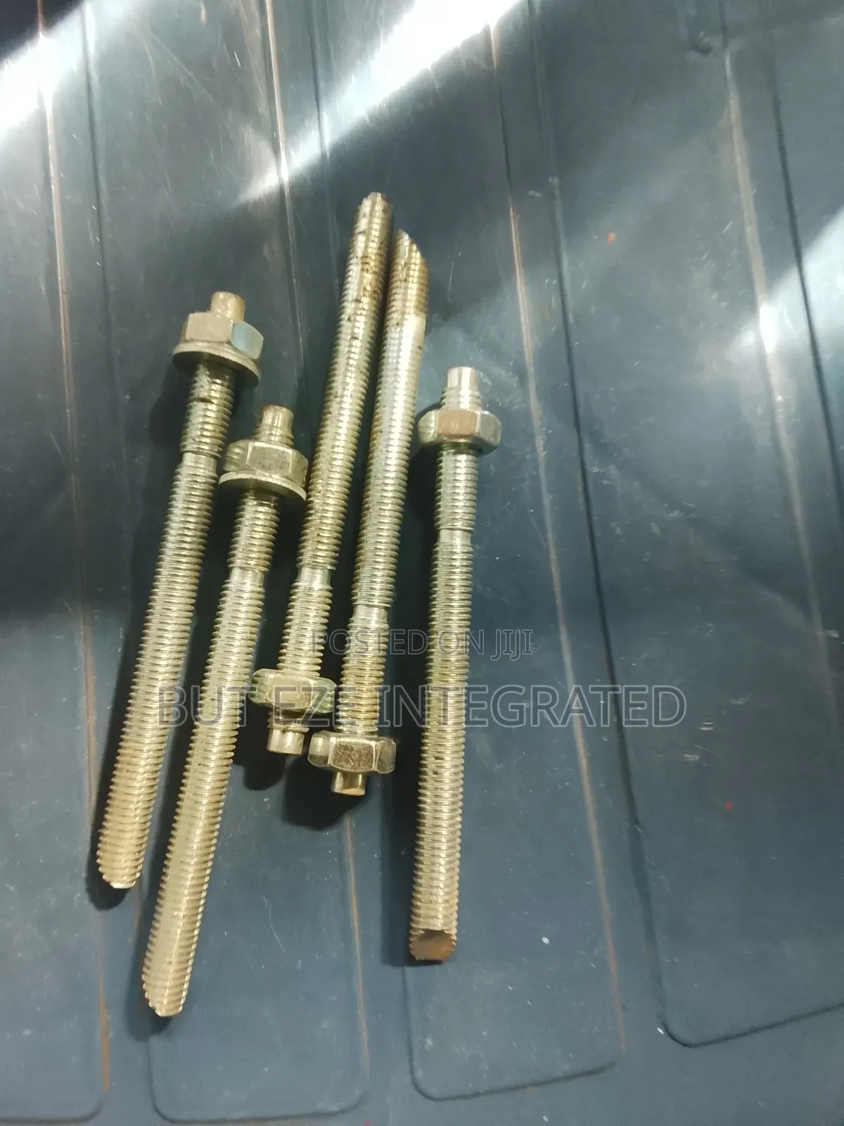 Hiti Bolts Thread and Nut
