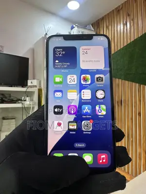 Apple iPhone XS Max 64 GB White