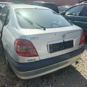 Toyota Avensis 1.6 VVT-i 2000 Silver