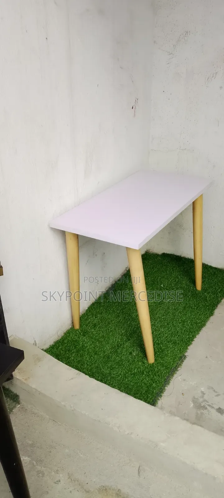 An Amak Table