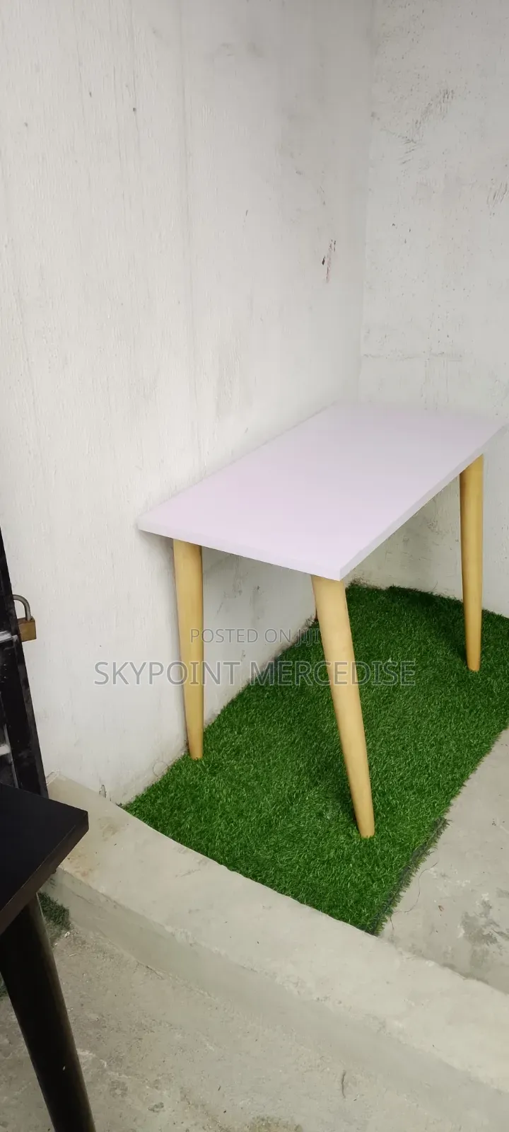 An Amak Table