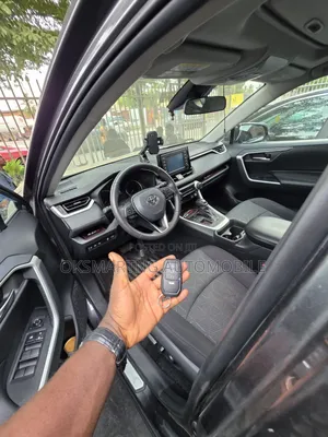 Toyota RAV4 XLE 2021 Gray