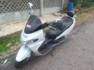 Suzuki Bike 2019 White