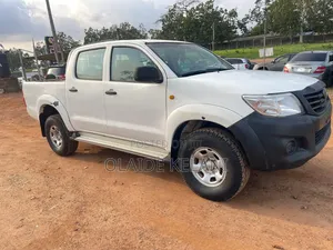 Toyota Hilux SR 4x4 2014 White