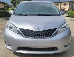 Toyota Sienna 2017 Silver
