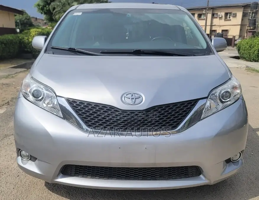 Toyota Sienna 2017 Silver