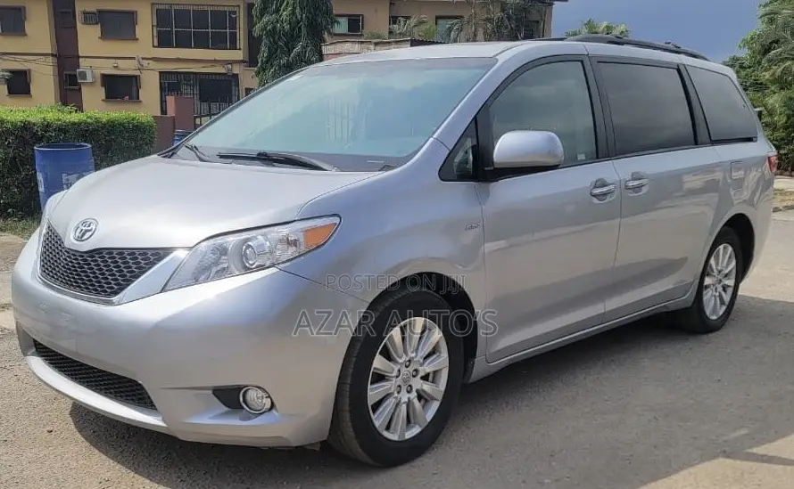 Toyota Sienna 2017 Silver