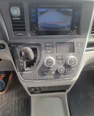 Toyota Sienna 2017 Silver