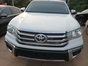 Toyota Hilux 2023 White