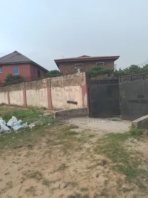 Demolishing Building at Off Sobo Bus Stop Akowonjo Egbeda,