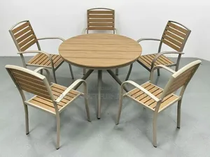  Outdoor Lounge Table and Chairs