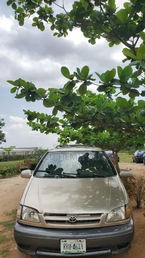Toyota Sienna 2001 Brown