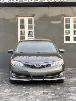 Toyota Camry SE 4dr Sedan (2.5L 4cyl 6A) 2012 Gray