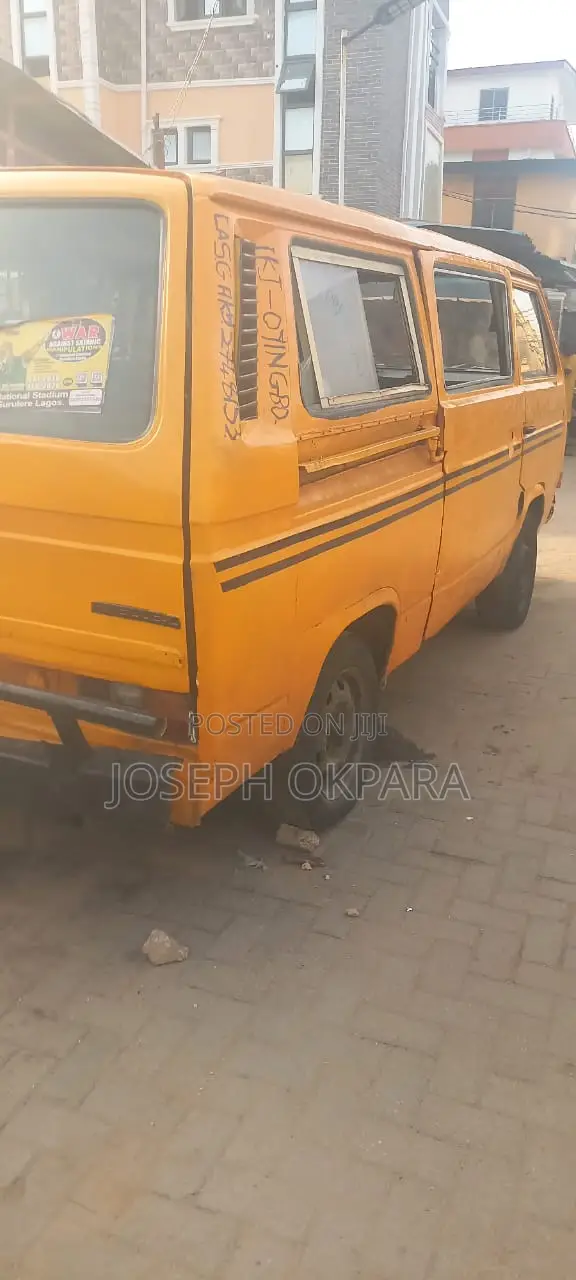 Volkswagen LT 2006 Yellow