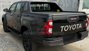 New Toyota Hilux 2025 Black