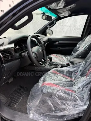 New Toyota Hilux 2025 Black