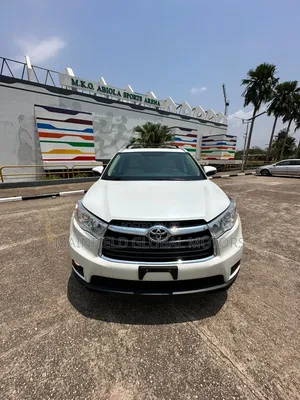 Toyota Highlander XLE 4dr SUV AWD (3.5L 6cyl 6A) 2015 White