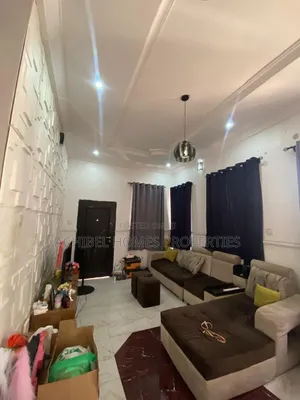 Mini Flat in Chevron for rent