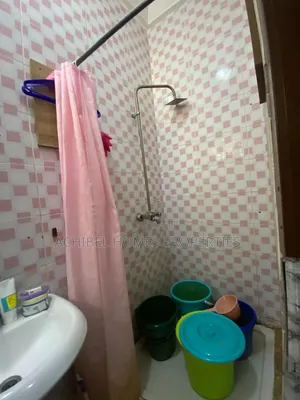 Mini Flat in Chevron for rent