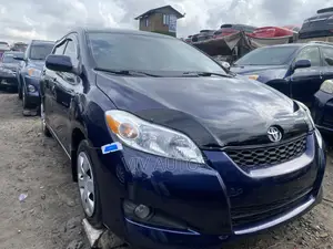 Toyota Matrix Hatchback FWD (1.8L 4cyl 5M) 2010 Blue