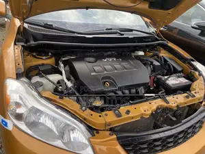 Toyota Matrix Hatchback FWD (1.8L 4cyl 5M) 2010 Gold