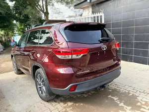 Toyota Highlander XLE 4x2 V6 (3.5L 6cyl 8A) 2018 Red