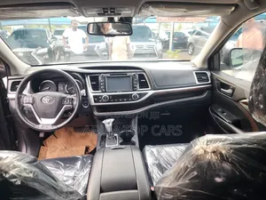 Toyota Highlander Limited 4x4 V6 (3.5L 6cyl 8A) 2018 Gray