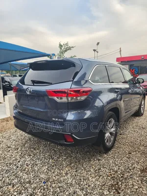 Toyota Highlander XLE 4x2 V6 (3.5L 6cyl 8A) 2018 Blue
