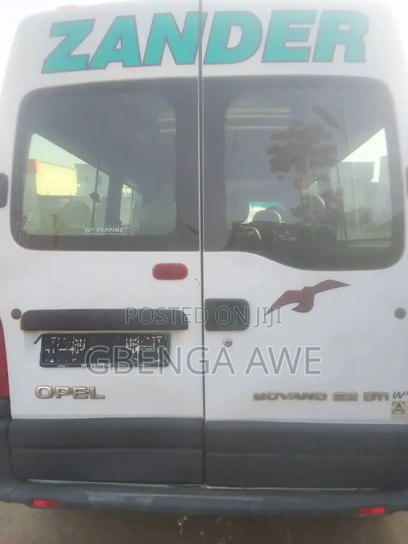 Opel Vivaro 2002 White