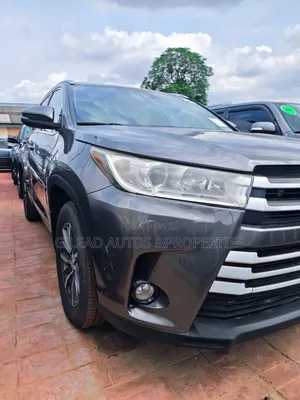 Toyota Highlander XLE 4x4 V6 (3.5L 6cyl 8A) 2018
