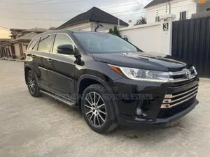 Toyota Highlander XLE 4x4 V6 (3.5L 6cyl 8A) 2018 Black