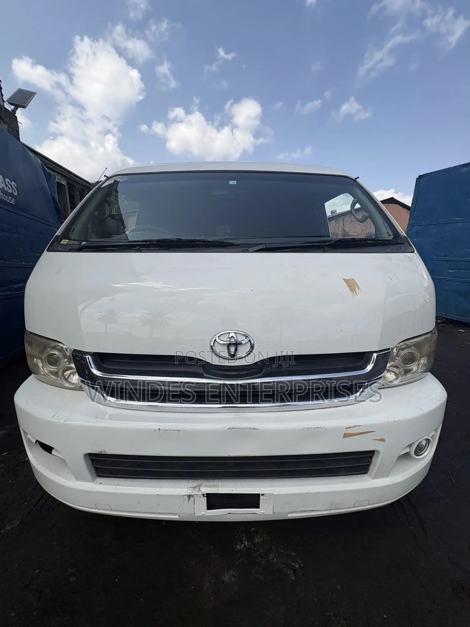 Toyota HiAce 2010 White